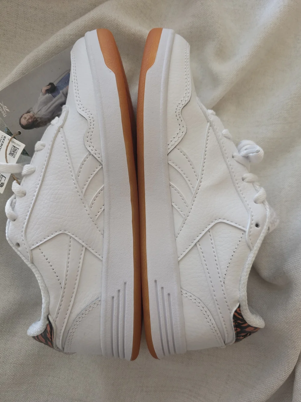 Reebok clean white